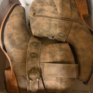 Pierre Dumas- Kaylee-Western Ankle Booties